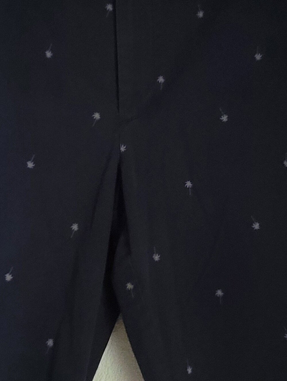 Banana Republic Men's Navy Palm Print Shorts - Picture 3 of 9